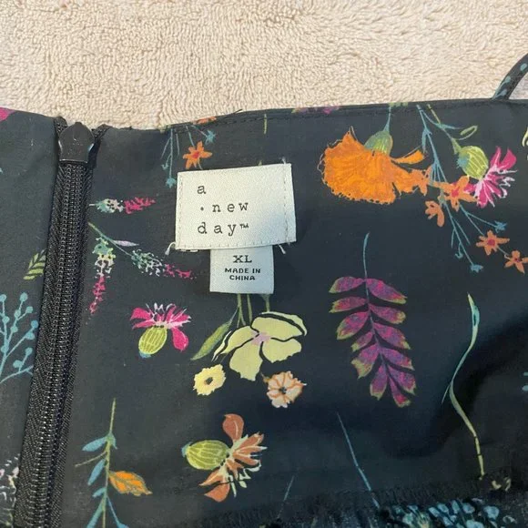 A New Day Floral Tank (XL) - Picture 5 of 6